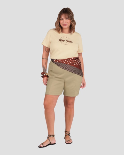 Bermuda Plus Size em Alfaiataria com Bolsos Cereja Rosa Bege