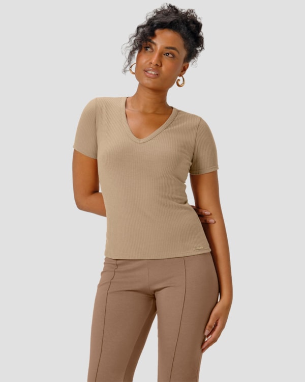 Blusa Básica Feminina Canelada Decote V - Cereja Rosa - Bege