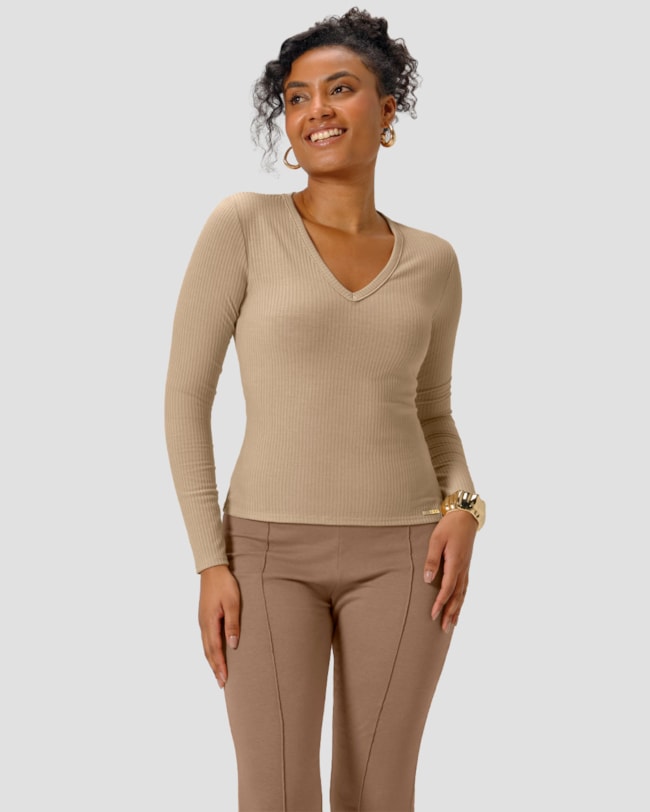 Blusa Básica Feminina Manga Longa com Decote V - Cereja Rosa - Bege-be2200cd-c22e-4d84-b99d-2012b38174fa