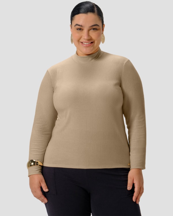 Blusa Básica Plus Size Canelada com Gola Alta - Cereja Rosa - Bege
