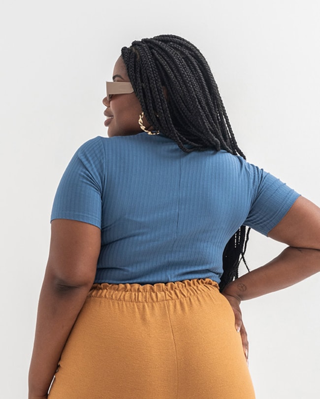 Blusa Canelada com Torção no Decote Cereja Curves-aad26a1c-785a-4c89-a455-032feac0e163