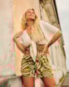 Blusa Cropped Transpassada em Tecido Crepe Cereja Rosa-2ab4dd29-4a6d-42f9-8e25-a517f9a1dbe3