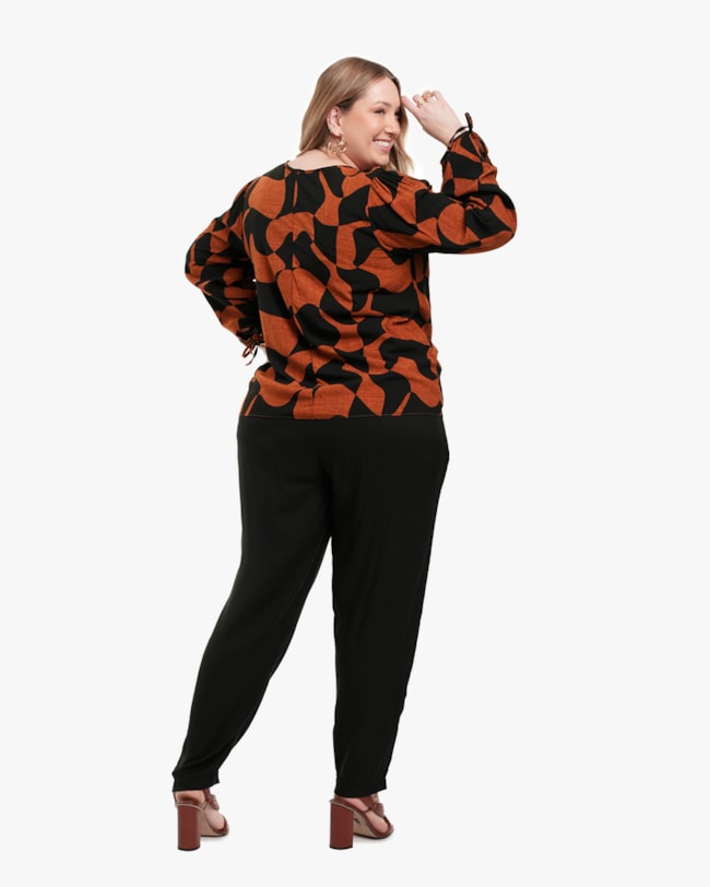 Blusa Estampada Plus Size com Manga Longa - Cereja Rosa - Ocre-ff553a13-1a1b-4aee-ba13-61ad32ac33e6
