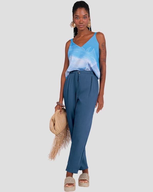 Blusa Feminina com Alça Ajustável Estampada Cereja Rosa Azul