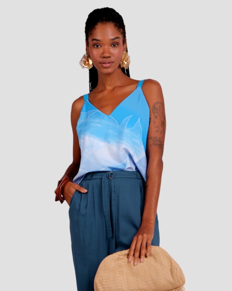 Blusa Feminina com Alça Ajustável Estampada Cereja Rosa Azul