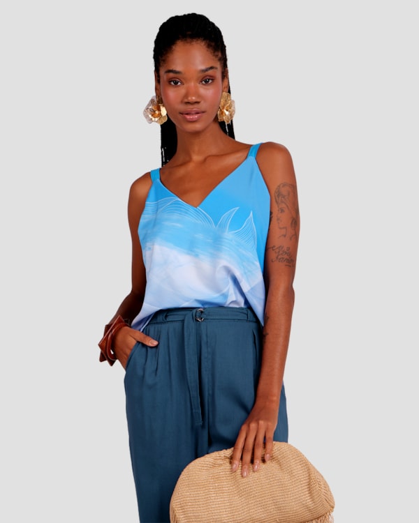 Blusa Feminina com Alça Ajustável Estampada Cereja Rosa Azul