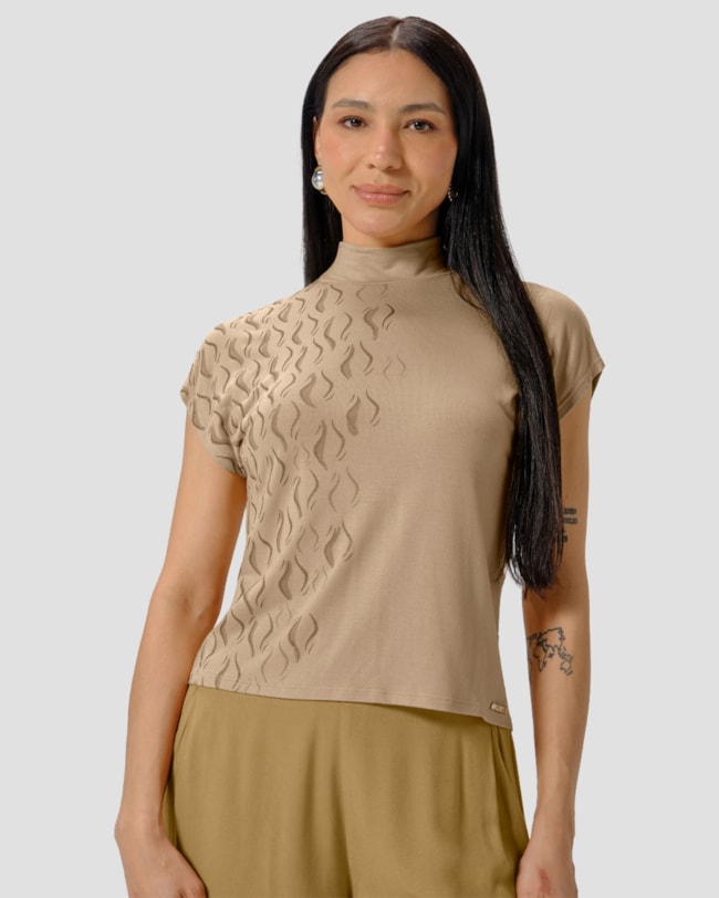 Blusa Feminina com Estampa Metalizada Gola Alta - Cereja Rosa - Bege-99bd9386-2baa-4e1d-9db3-50233d1ca7d0