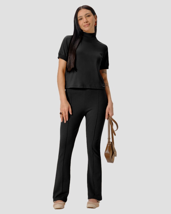 Blusa Feminina em Meia Malha com Gola Alta - Cereja Rosa - Preto