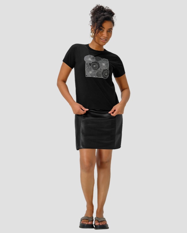 Blusa Feminina em Meia Malha com Retilínea - Cereja Rosa - Preto-77f89493-b2a9-4120-b4fd-5e85f52f9205