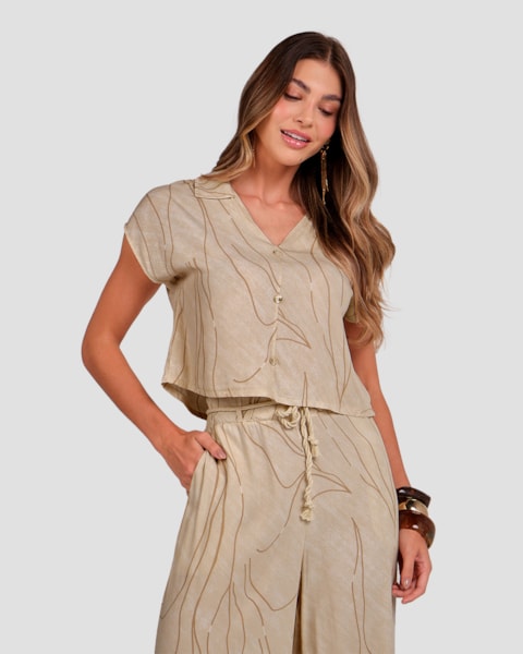 Blusa Feminina em Viscose com Gola Lapela Cereja Rosa Bege