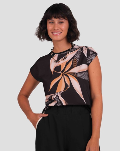 Blusa Feminina Manga Curta com Estampa Cereja Rosa Preto