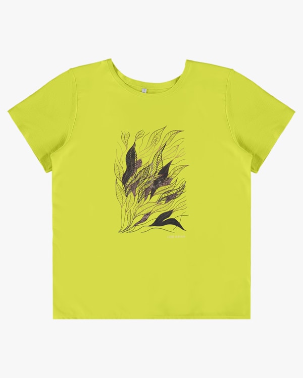 Blusa Manga Curta com Estampa Digital - Cereja Rosa - Aspargo P