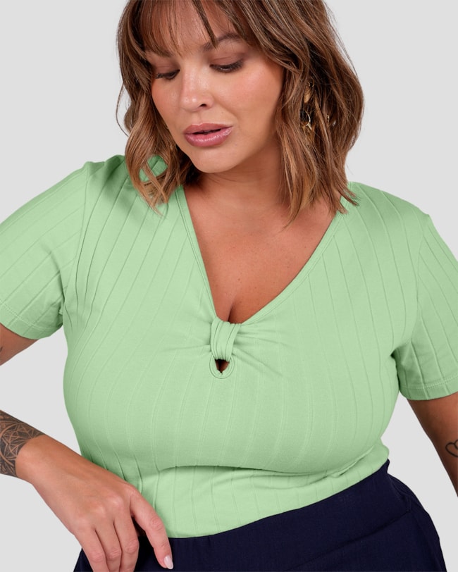 Blusa Plus Size Canelada com Torção no Decote Cereja Rosa Verde-358edf68-494b-4d89-859e-c365bc2d1233