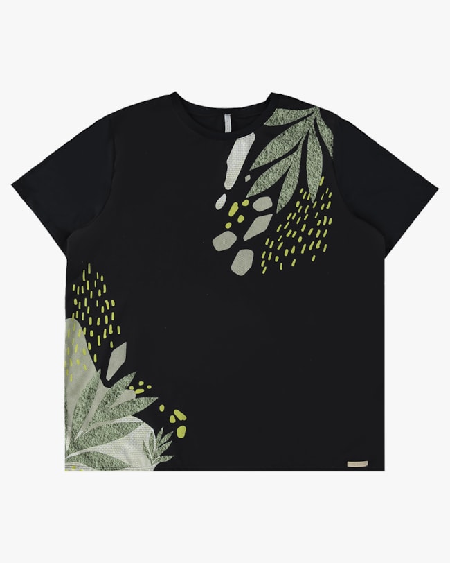 Blusa Plus Size com Estampa em Crepe e Resort - Cereja Rosa - Preto-5f04e436-8b7a-43c8-aa19-85fd4d9095c7