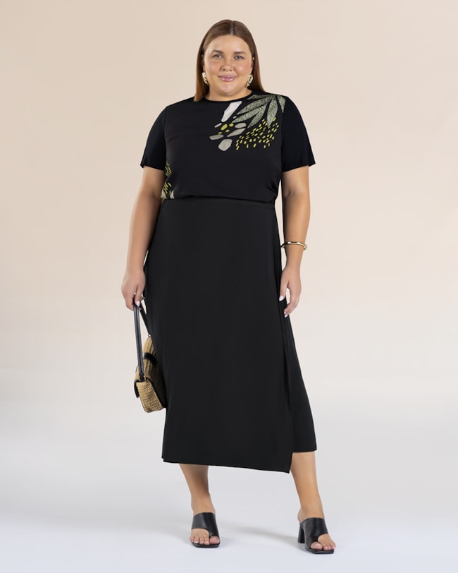 Blusa Plus Size com Estampa em Crepe e Resort - Cereja Rosa - Preto-4c316f50-8097-440b-94c8-34922e351d0d