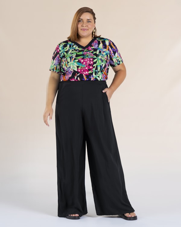 Blusa Plus Size Estampada com Retilínea - Cereja Rosa - Preto P
