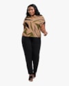 Blusa Plus Size Estampada em Crepe Favo - Cereja Rosa - Castor-fafe1845-a066-4514-819e-df14fa63830a