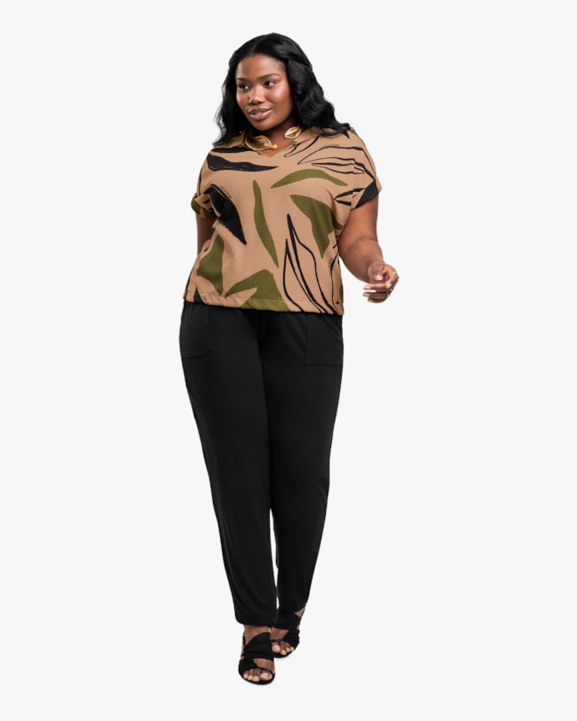 Blusa Plus Size Estampada em Crepe Favo - Cereja Rosa - Castor-efdaeace-bcb4-418f-b9e4-16c4b1290beb