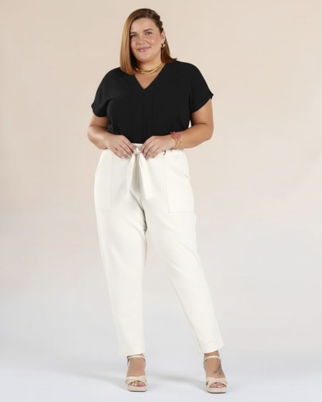 Blusa Plus Size Manga Curta com Decote V - Cereja Rosa - Preto-e9be262b-2c67-4ab8-8e1c-3096c0ea619a