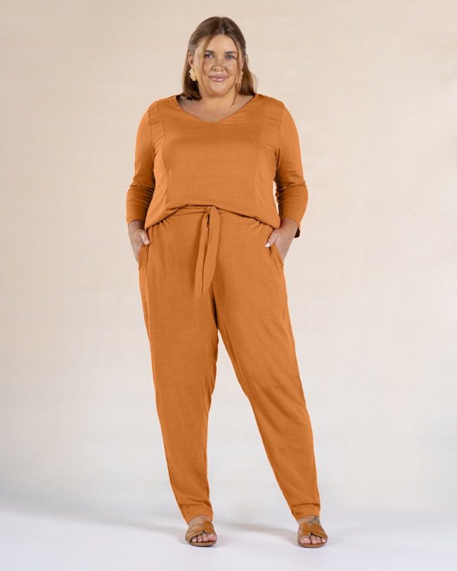 Calça Cenoura Plus Size em Viscose - Cereja Rosa - Orange-86240ef2-293f-4964-a088-64aab97500f6