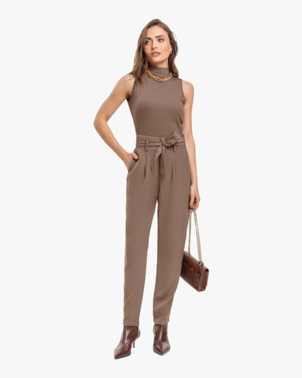 Calça Feminina em Alfaiataria com Amarração - Cereja Rosa - Macchiato