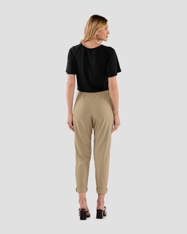 Calça Feminina em Alfaiataria com Bolso - Cereja Rosa - Semente-df087f88-1985-4d0e-9e59-5304852bff05