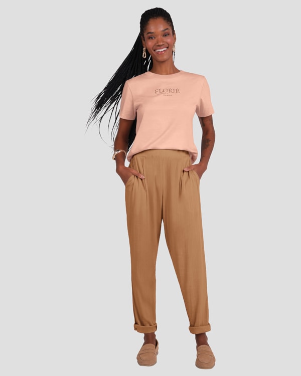 Calça Feminina em Viscose com Pregas Cereja Rosa Bege