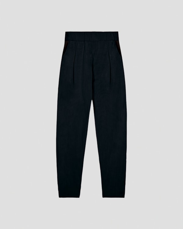 Calça Feminina em Viscose com Pregas Cereja Rosa Preto