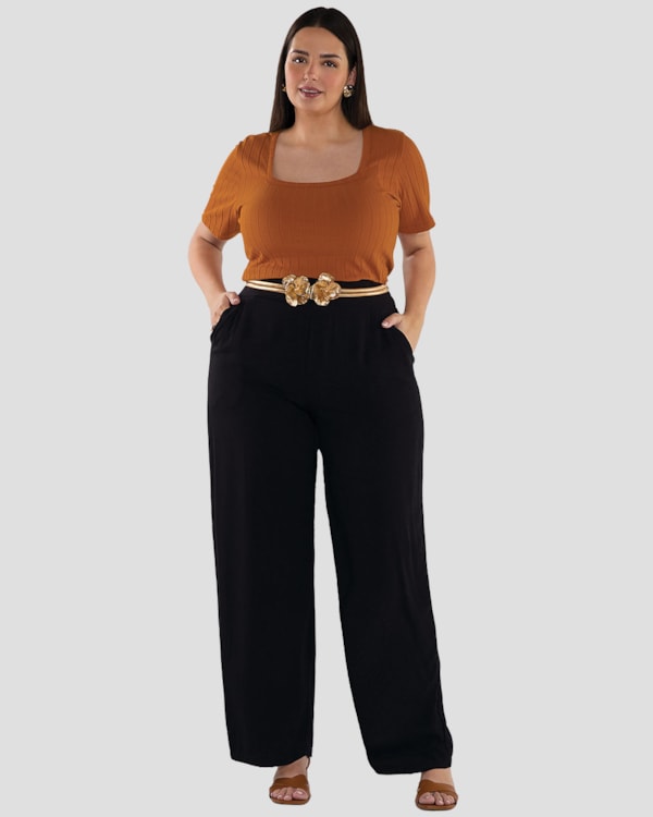 Calça Feminina Plus Size em Tecido Plano com Bolsos - Cereja Rosa - Preto