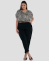Calça Feminina Plus Size em Viscose com Bolso - Cereja Rosa - Preto-a984b976-bbfc-4a5a-9be6-05c2d2ef1c19
