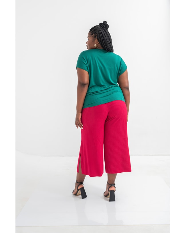 Calça Pantacourt Canelada Cereja Curves-ae452891-c02a-48f8-9cd0-85a533bee464