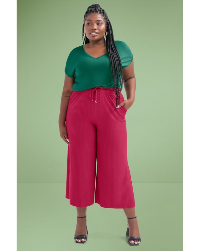 Calça Pantacourt Canelada Cereja Curves-79f87852-c9e3-4e88-81fb-9b363ac637a2