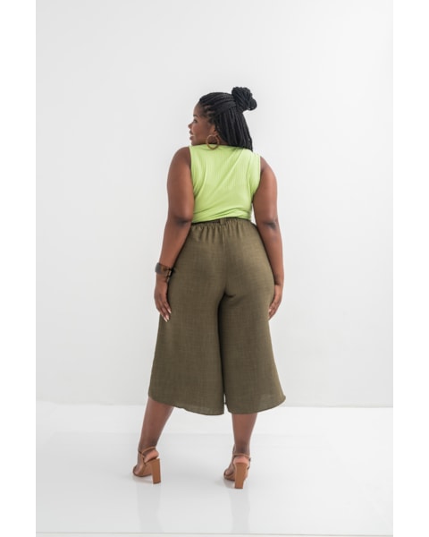 Calça Pantacourt em Tecido Cereja Curves