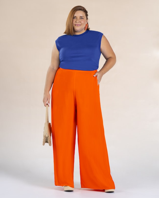 Calça Pantalona Plus Size em Viscose - Cereja Rosa - Ginger-a971bb82-890f-4bfa-a18d-14833a255c4d