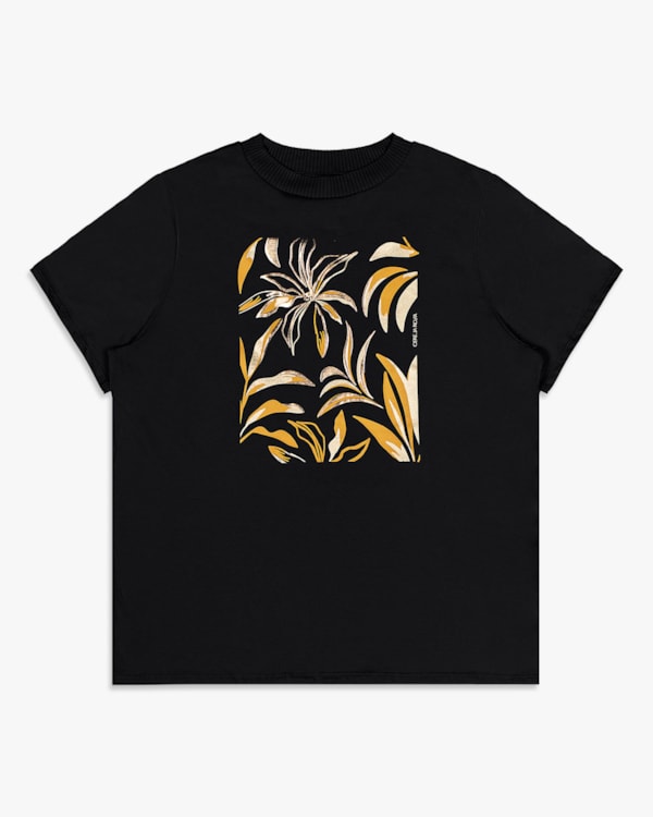 Camiseta Feminina Plus Size com Retilínea - Cereja Rosa - Preto