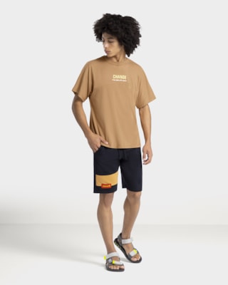 Camiseta Oversized Juvenil Masculina com Recorte e Estampa - BaseD - Capim Dourado