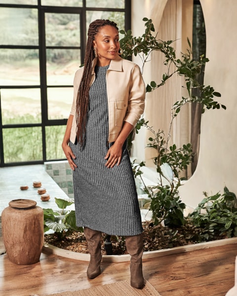 Jaqueta Feminina em Couro Sintético com Bolsos - Cereja Rosa - Tapioca