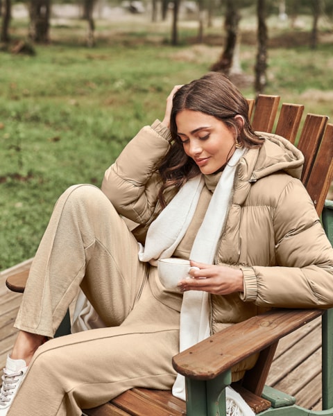 Jaqueta Puffer Feminina com Capuz Removível e Bolso - Cereja Rosa - Deserto