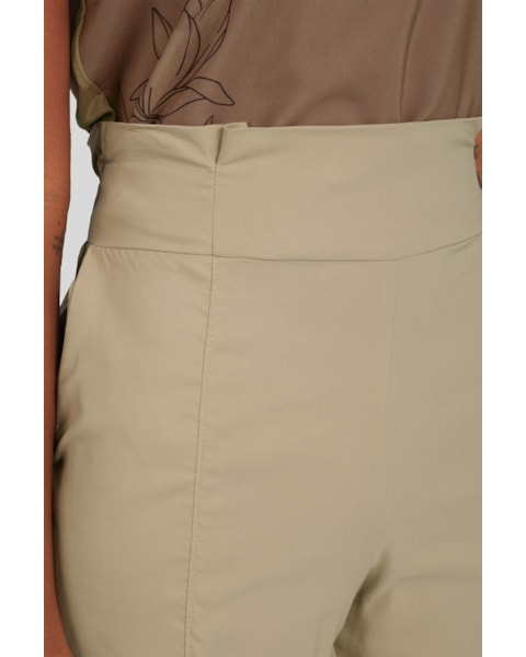 Shorts Feminino em Alfaiataria com Bolso Cereja Rosa Bege