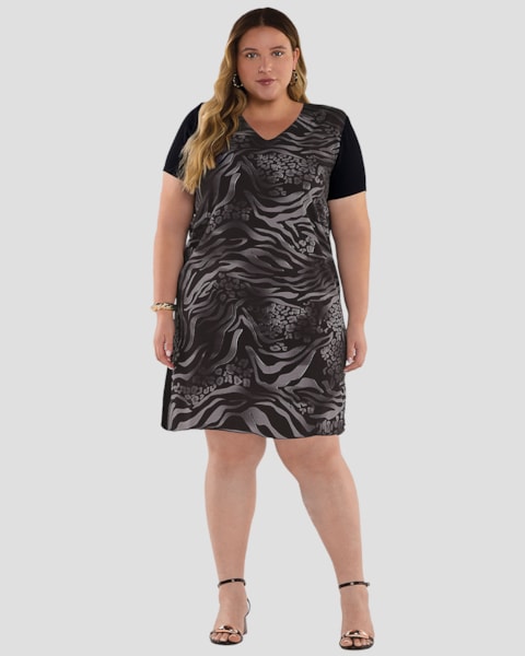 Vestido Curto Feminino Plus Size em Tecido Plano - Cereja Rosa - Preto