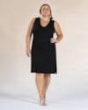 Vestido Curto Plus Size com Decote V - Cereja Rosa - Preto P-503c64b2-e047-4184-9a54-3ee672578833