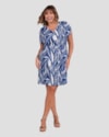 Vestido Curto Plus Size em Viscose Estampada Cereja Rosa Azul-241fbe6a-d5d9-4fcf-94c5-179cb727d0a0