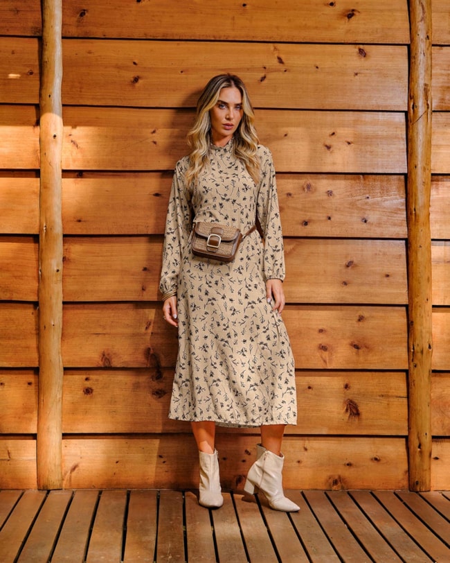 Vestido Midi Estampado Manga Longa em Viscose - Cereja Rosa - Bege-ac056679-086f-42da-b544-701be04a0c6b