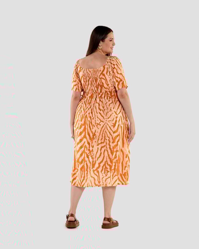 Vestido Midi Plus Size em Viscose Estampada - Cereja Rosa - Bege-536af78a-67b3-4bb2-9f82-f02c690a6f3b