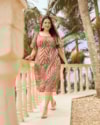 Vestido Midi Plus Size em Viscose Estampada - Cereja Rosa - Bege-35ae57d8-0e18-48a1-96b7-2afddc7ff49f