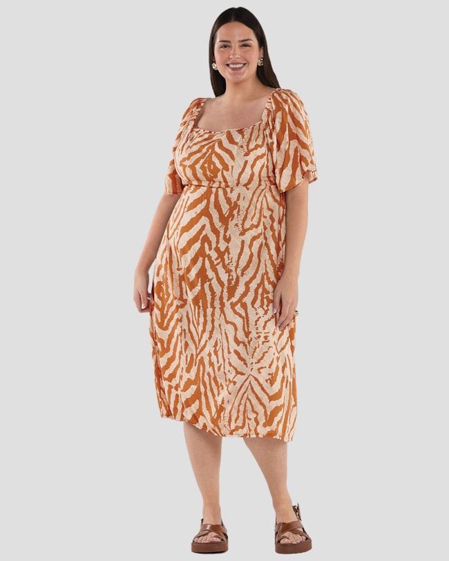 Vestido Midi Plus Size em Viscose Estampada - Cereja Rosa - Bege-b5021bc2-c0e1-4694-a489-1dc2ea4985d8